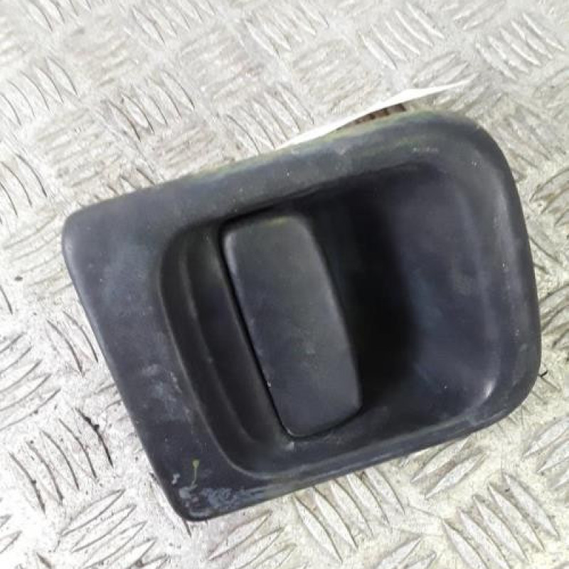 Poignee porte avant gauche RENAULT MASTER 2 Poignee porte avant gauche RENAULT MASTER 2