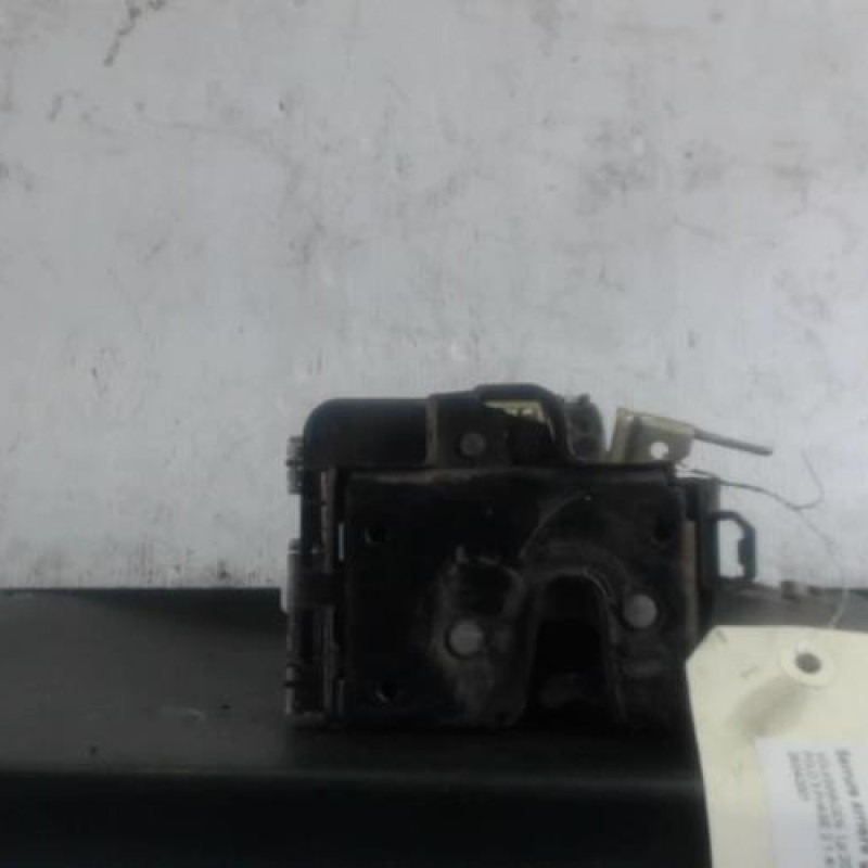 Serrure arriere gauche VOLKSWAGEN POLO 3