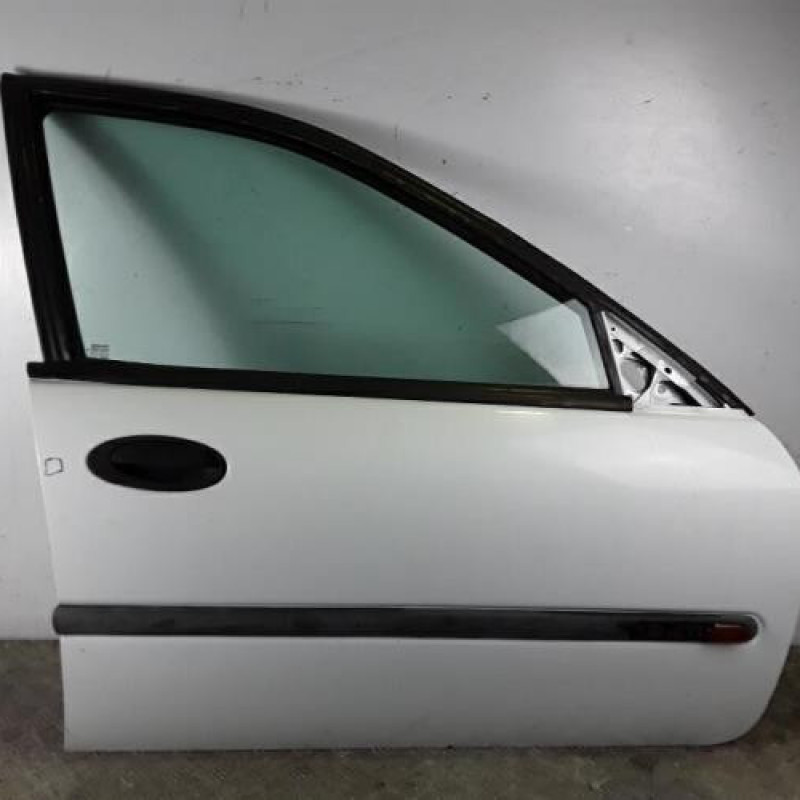 Porte avant droit RENAULT LAGUNA 1 Porte avant droit RENAULT LAGUNA 1