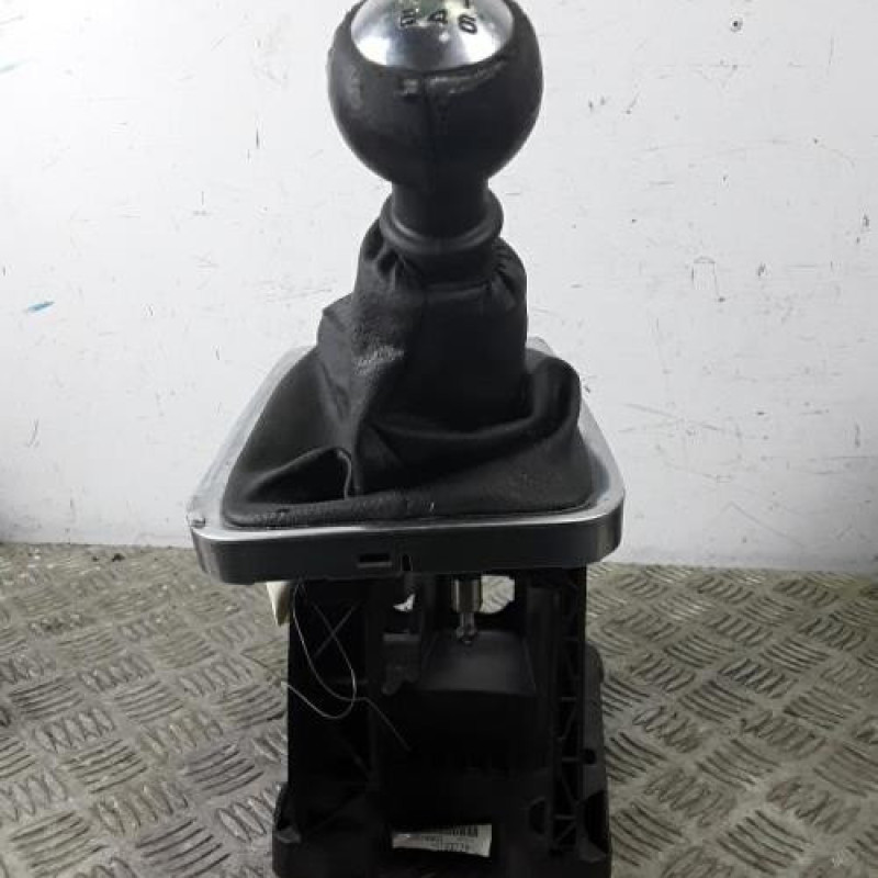 Levier de vitesses PEUGEOT 5008 1
