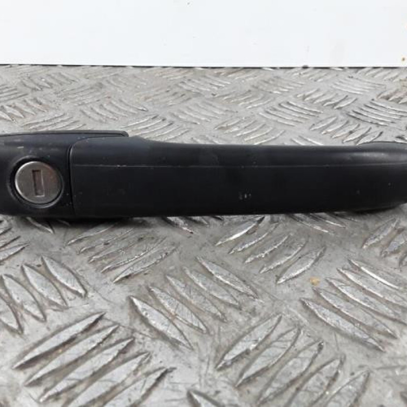 Poignee porte avant droit VOLKSWAGEN POLO 3 Poignee porte avant droit VOLKSWAGEN POLO 3