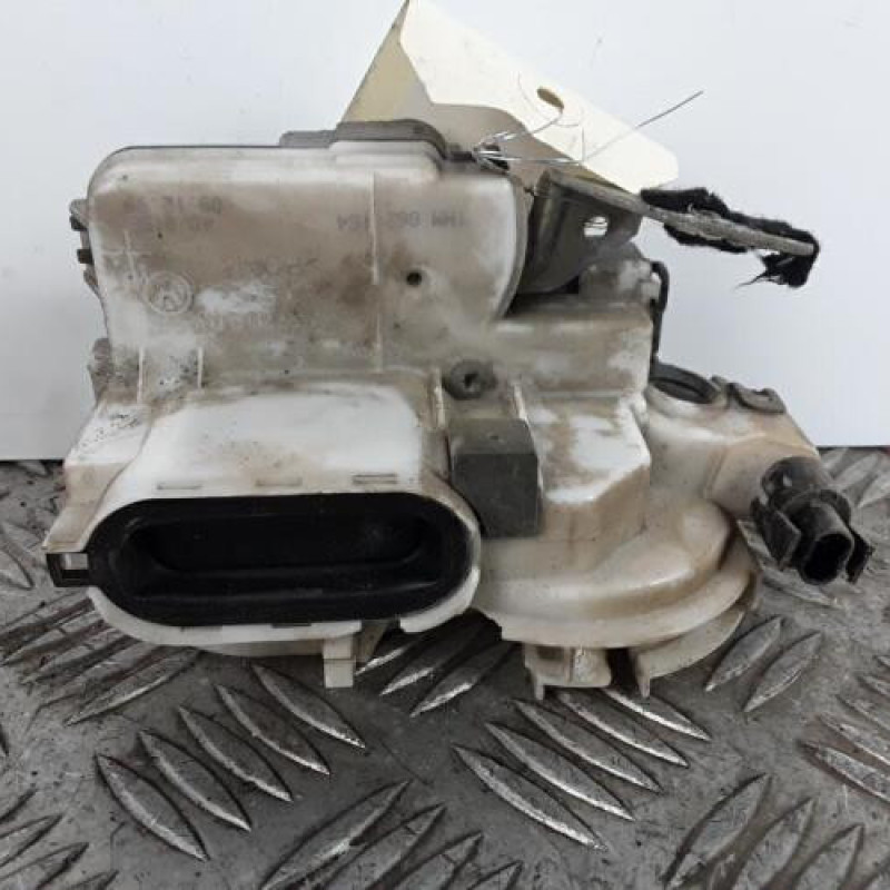 Serrure avant droit VOLKSWAGEN POLO 3