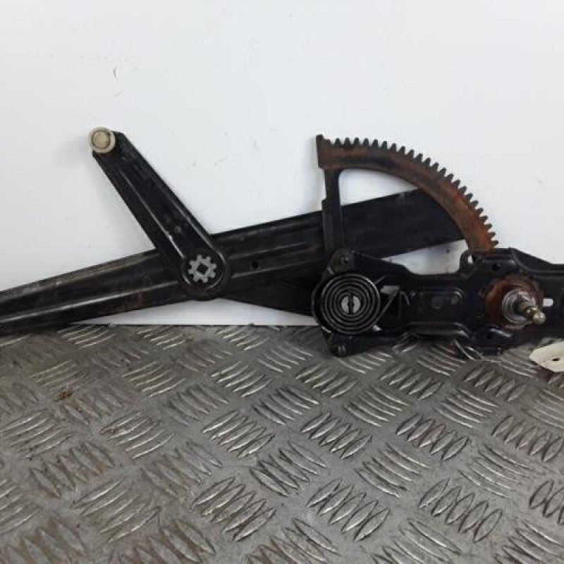 Leve vitre mecanique avant droit PEUGEOT 205
