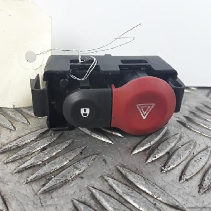 Bouton de warning RENAULT CLIO 3