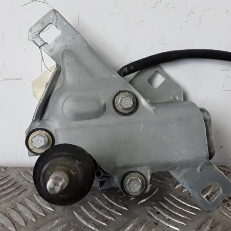Moteur essuie glace arriere PEUGEOT 106
