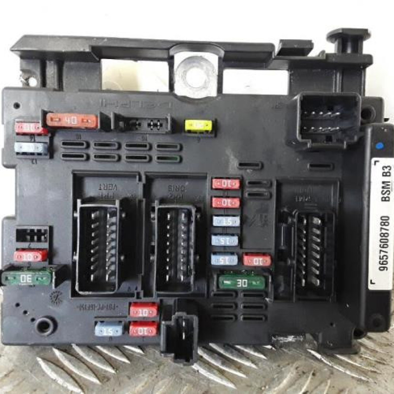 Boitier servitude moteur (BSM) PEUGEOT 307 Boitier servitude moteur (BSM) PEUGEOT 307