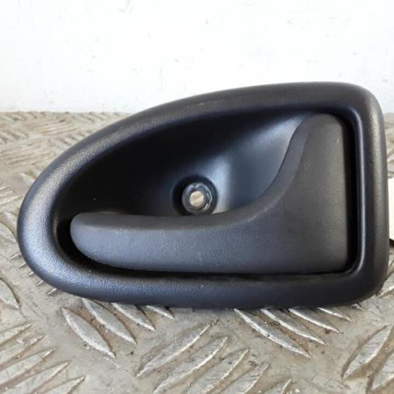 Poignee interieur avant droit RENAULT CLIO 2 CAMPUS
