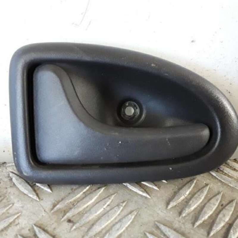Poignee porte arriere gauche RENAULT CLIO 2 CAMPUS