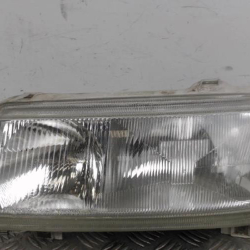Optique avant principal gauche (feux)(phare) VOLKSWAGEN PASSAT 3