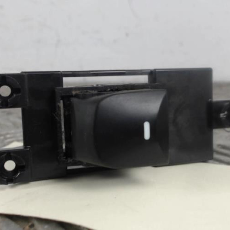 Interrupteur de leve vitre avant droit HYUNDAI I 30 2