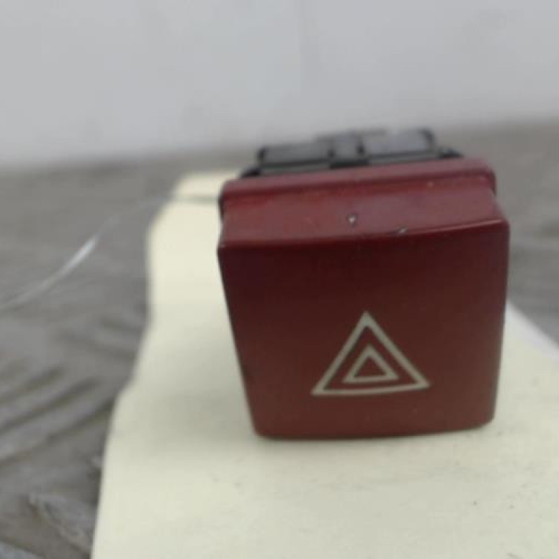Bouton de warning PEUGEOT 207