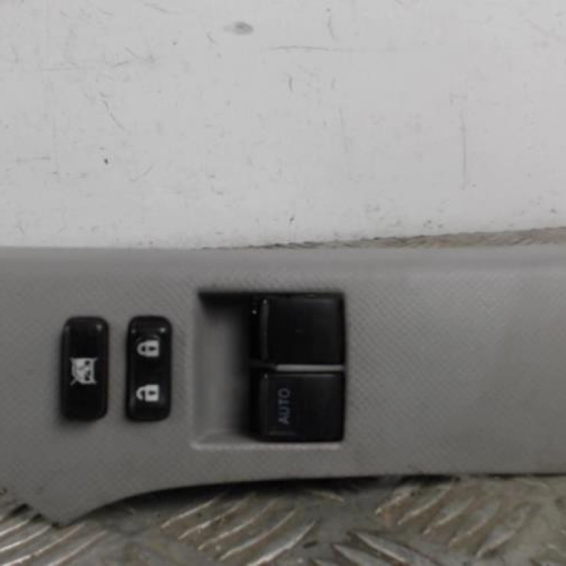 Interrupteur de leve vitre TOYOTA YARIS 2