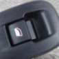 Interrupteur de leve vitre arriere droit PEUGEOT 208 1