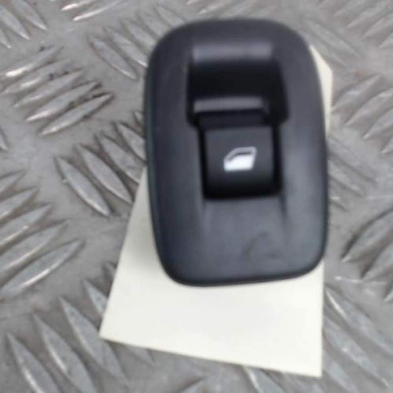 Interrupteur de leve vitre arriere gauche PEUGEOT 208 1