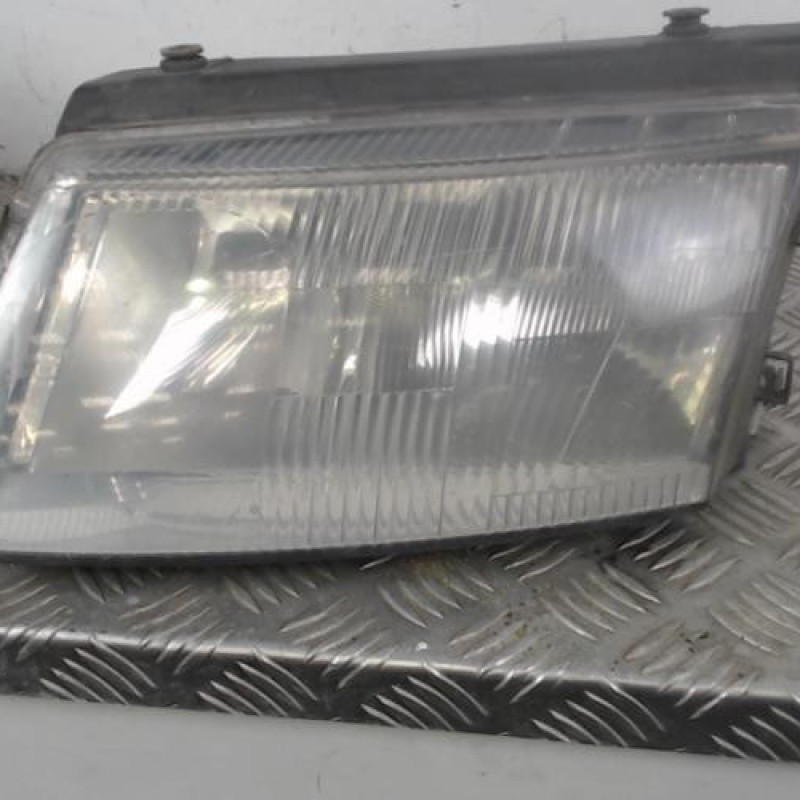 Optique avant principal gauche (feux)(phare) VOLKSWAGEN PASSAT 4