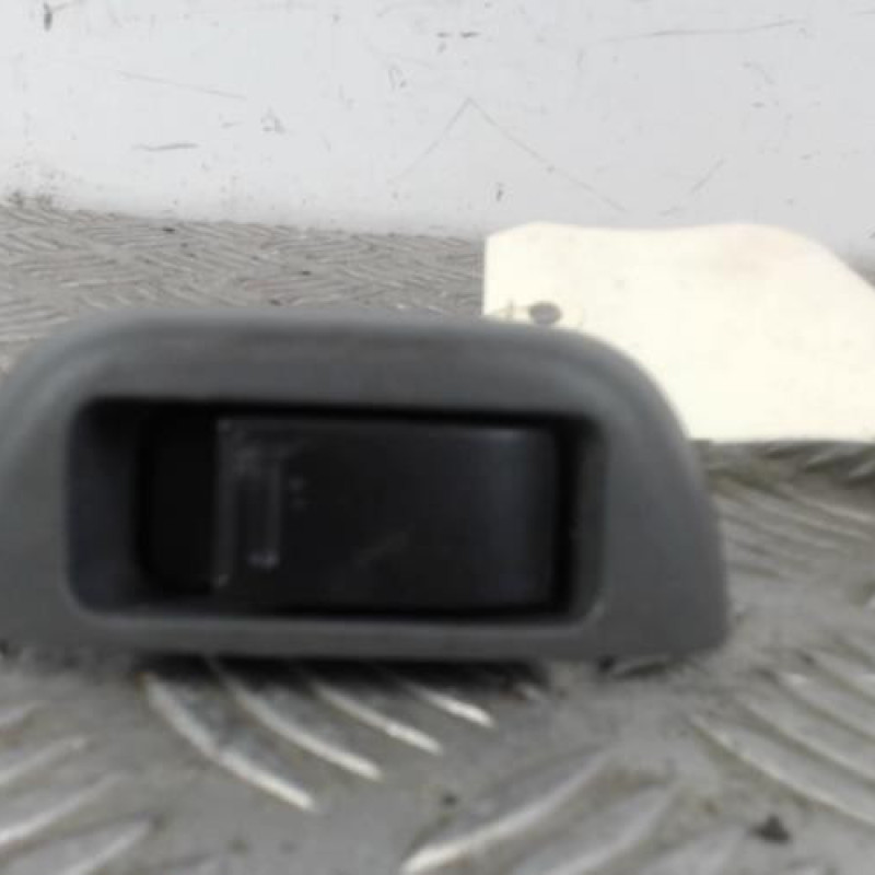 Interrupteur de leve vitre avant gauche PEUGEOT 107