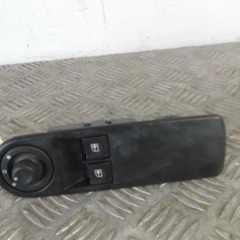 Interrupteur de leve vitre RENAULT CLIO 4