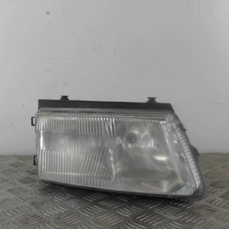 Optique avant principal droit (feux)(phare) VOLKSWAGEN PASSAT 4