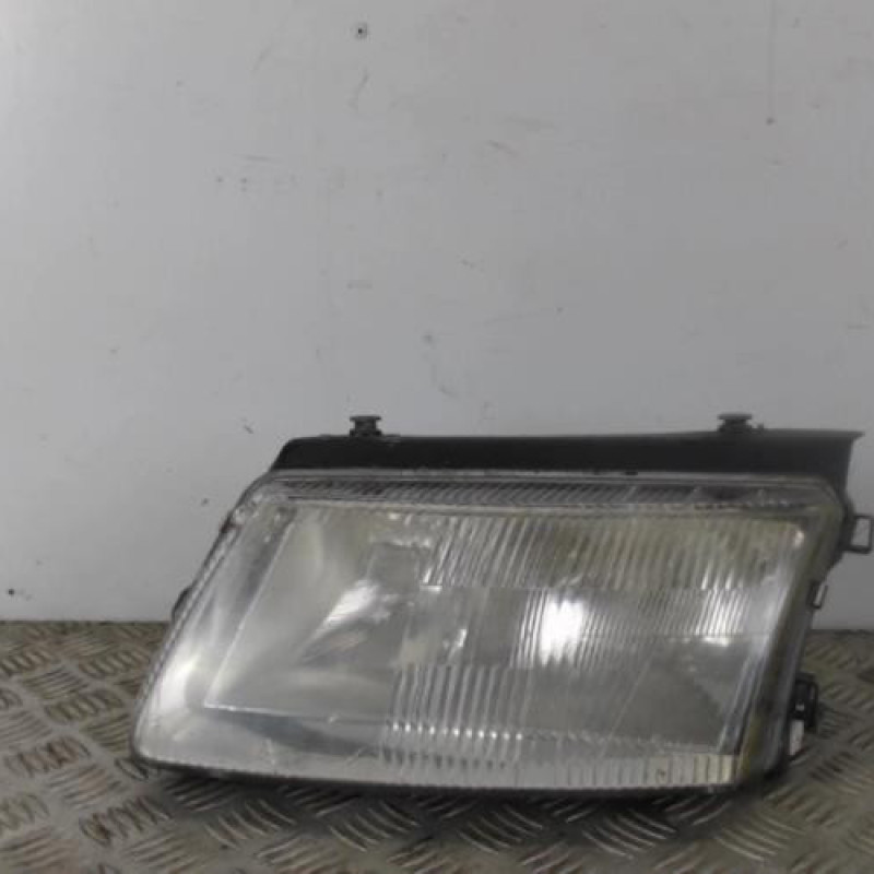 Optique avant principal gauche (feux)(phare) VOLKSWAGEN PASSAT 4