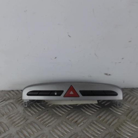 Bouton de warning PEUGEOT 308 1 SW Photo n°1
