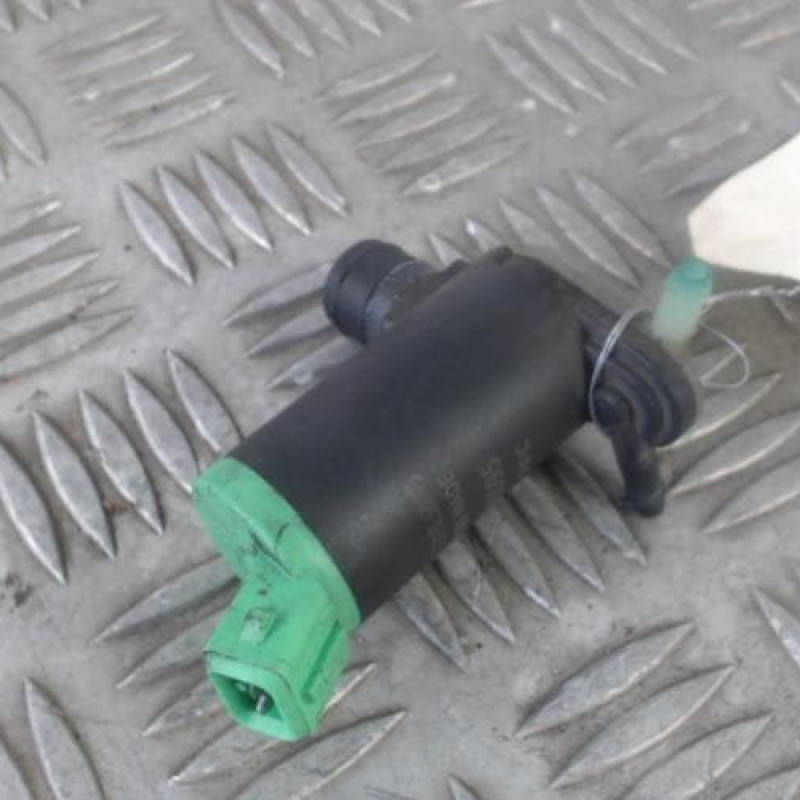 Pompe lave glace avant PEUGEOT 206+ Pompe lave glace avant PEUGEOT 206+
