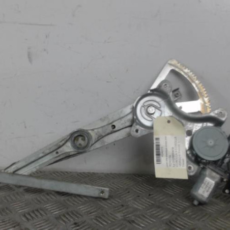 Leve vitre electrique arriere droit TOYOTA COROLLA VERSO 2 Photo n°1