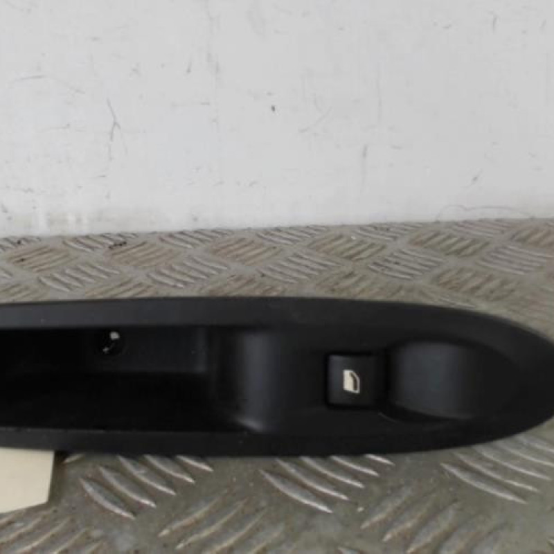 Interrupteur de leve vitre arriere gauche CITROEN C4 2