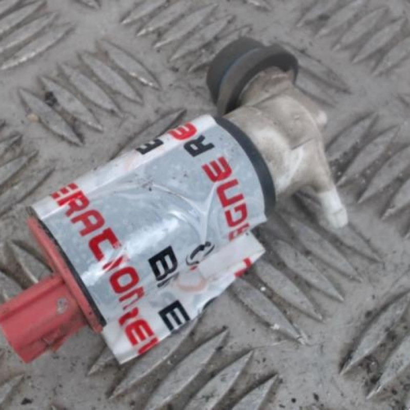 Pompe lave glace arriere TOYOTA COROLLA 10 Pompe lave glace arriere TOYOTA COROLLA 10