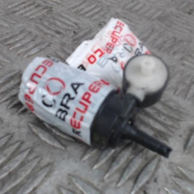 Pompe lave glace avant OPEL CORSA B Pompe lave glace avant OPEL CORSA B