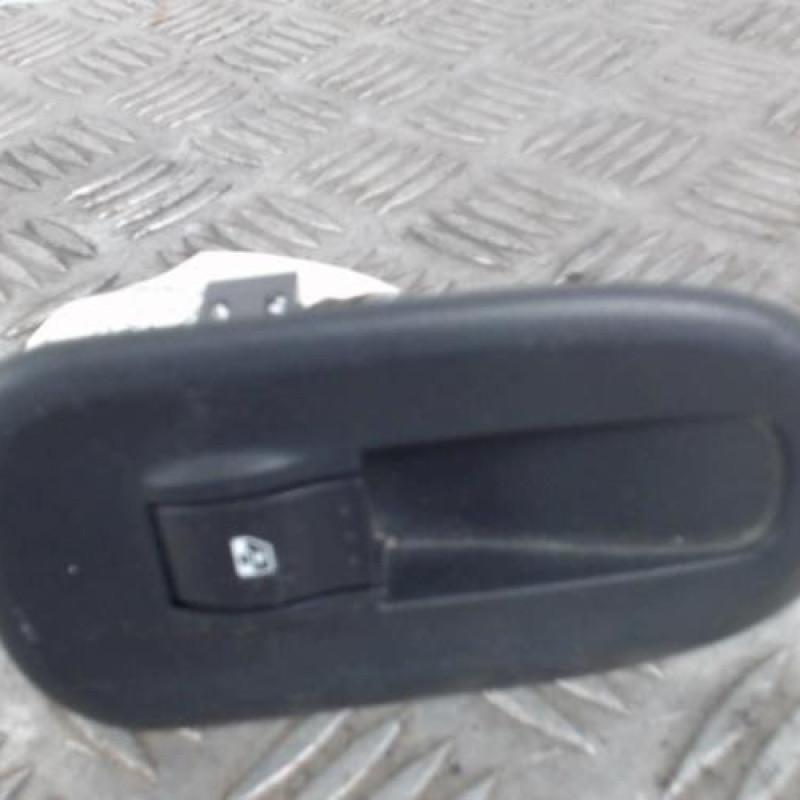 Interrupteur de leve vitre avant droit RENAULT KANGOO 2