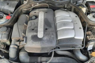Pompe lave glace avant MERCEDES CLASSE C 203 Photo n°3