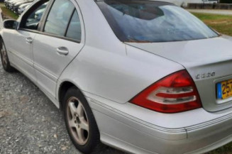 Pompe lave glace avant MERCEDES CLASSE C 203 Photo n°8