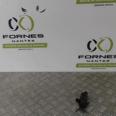 Pompe lave glace avant TOYOTA YARIS 2