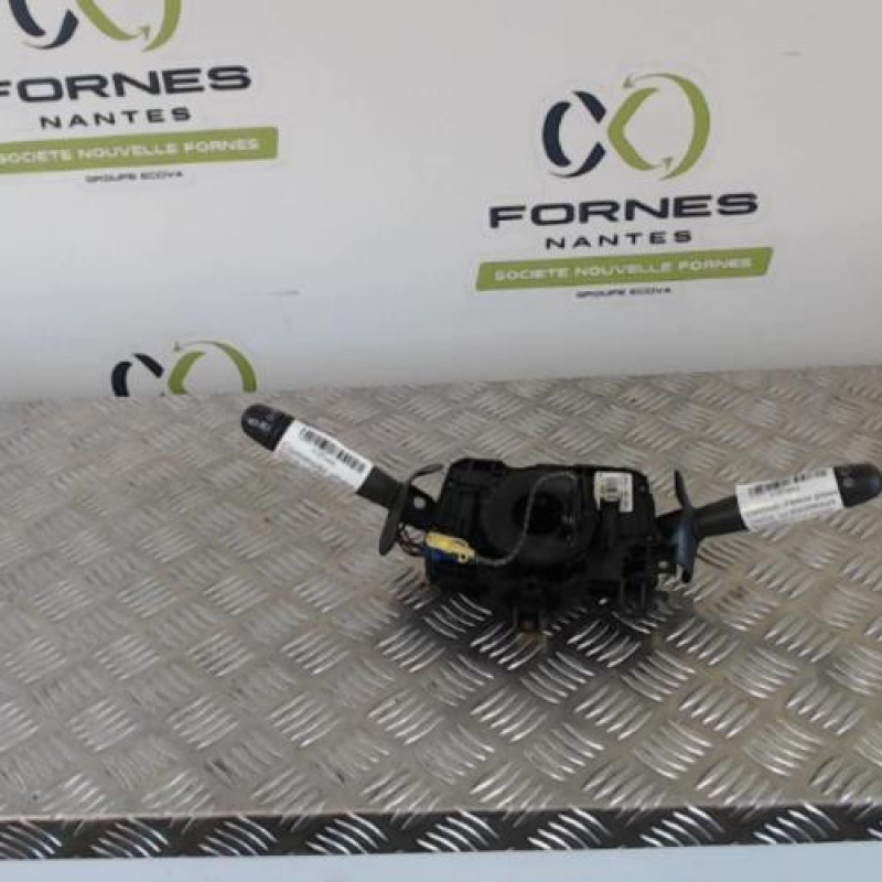 Com (Bloc Contacteur Tournant+Commodo Essuie Glace+Commodo Phare) DACIA SANDERO 1