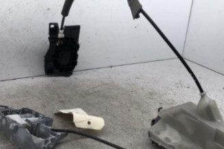 Serrure avant droit PEUGEOT 3008 1