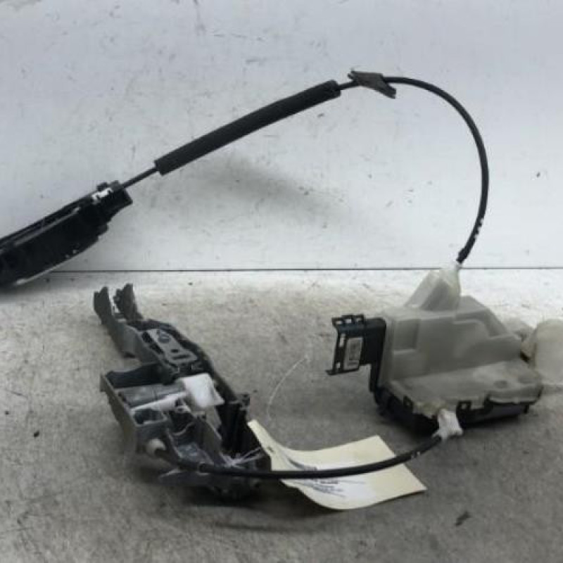 Serrure avant gauche PEUGEOT 3008 1