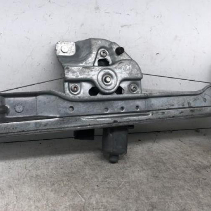 Leve vitre electrique avant gauche PEUGEOT 208 1