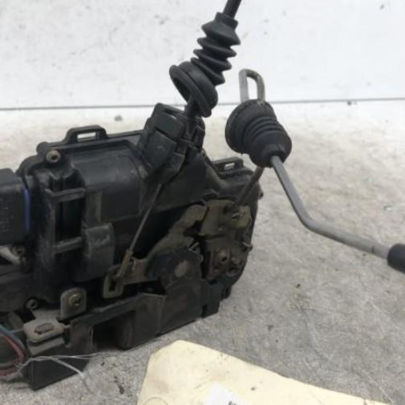 Serrure avant droit SKODA FABIA 1 Serrure avant droit SKODA FABIA 1