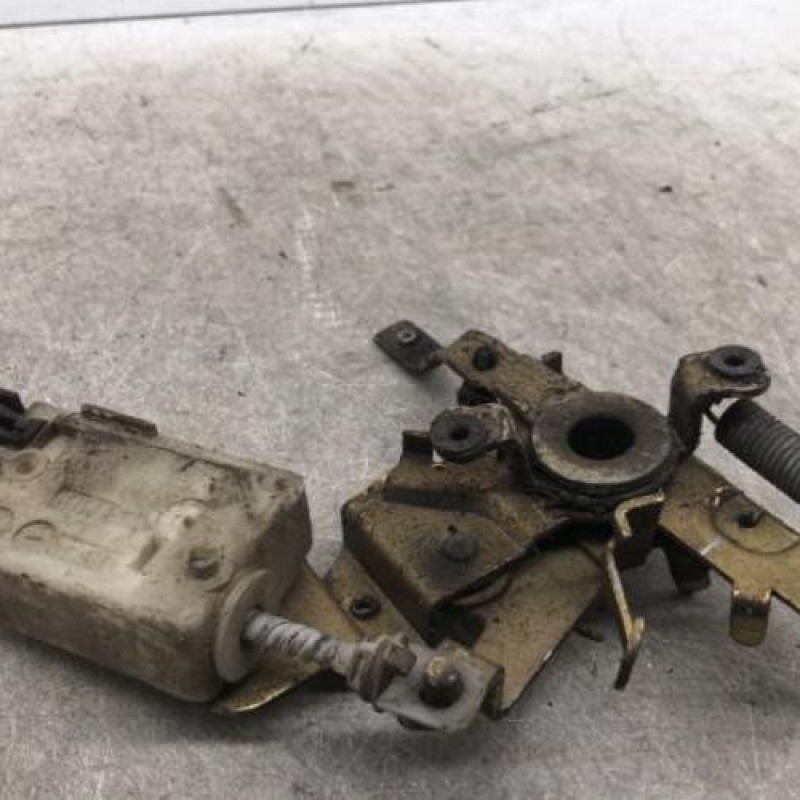Serrure de porte de coffre droite RENAULT TRAFIC 1