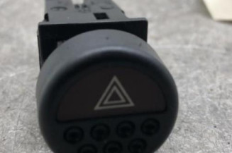 Bouton de warning PEUGEOT 106 Photo n°1