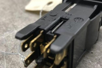 Bouton de warning PEUGEOT 106