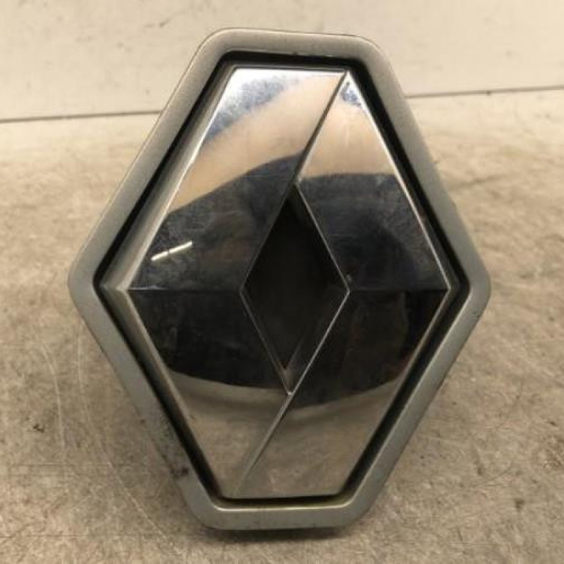 Bouton de coffre RENAULT VEL SATIS Bouton de coffre RENAULT VEL SATIS