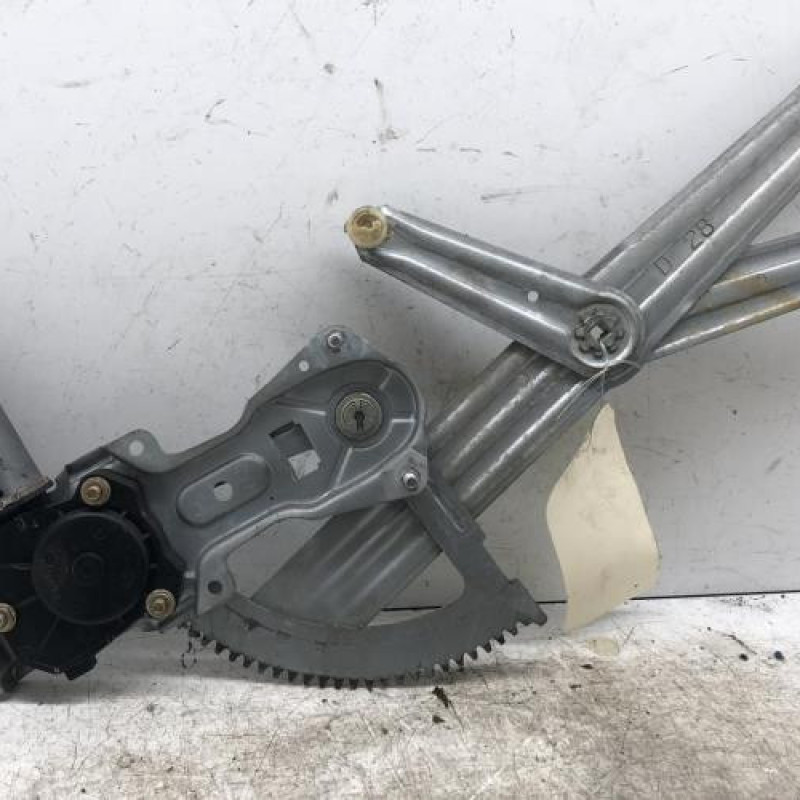 Leve vitre electrique avant droit PEUGEOT 205