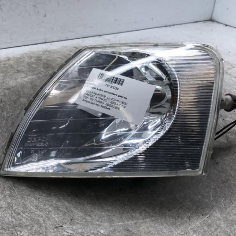Optique avant secondaire gauche (feux)(clignotant) VOLKSWAGEN PASSAT 4