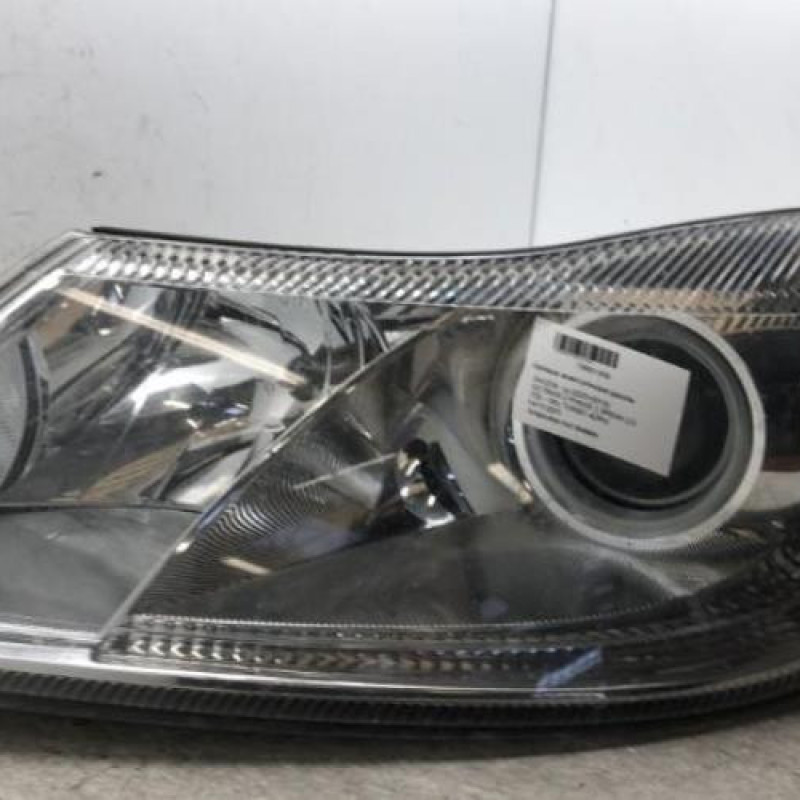 Optique avant principal gauche (feux)(phare) SKODA OCTAVIA 2