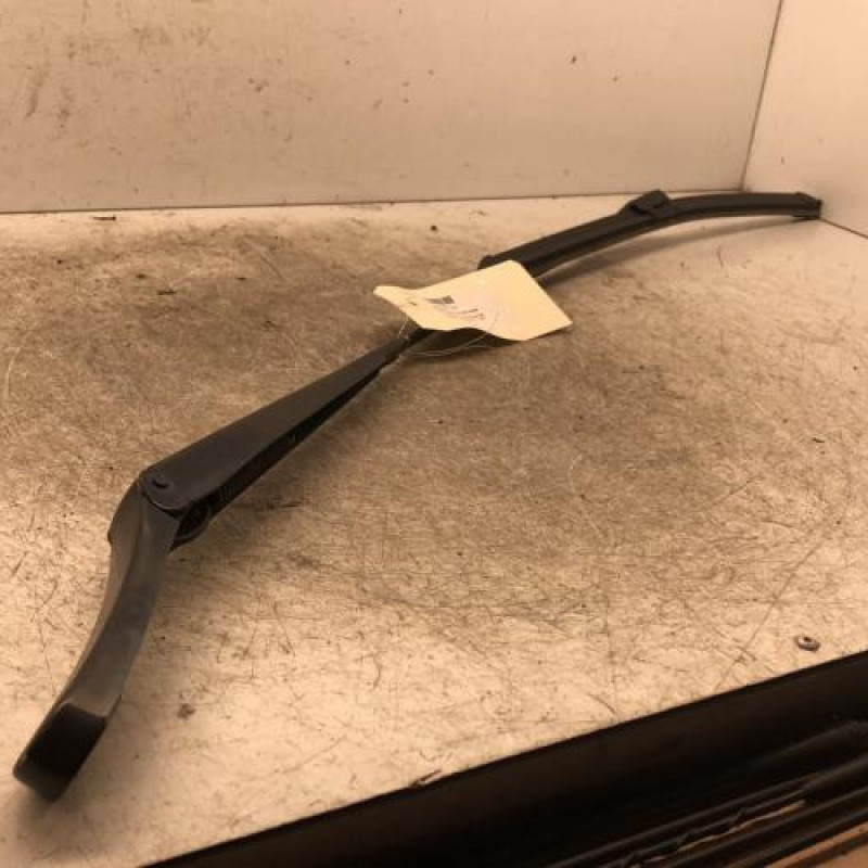 Bras essuie glace avant droit VOLKSWAGEN GOLF 7 Bras essuie glace avant droit VOLKSWAGEN GOLF 7
