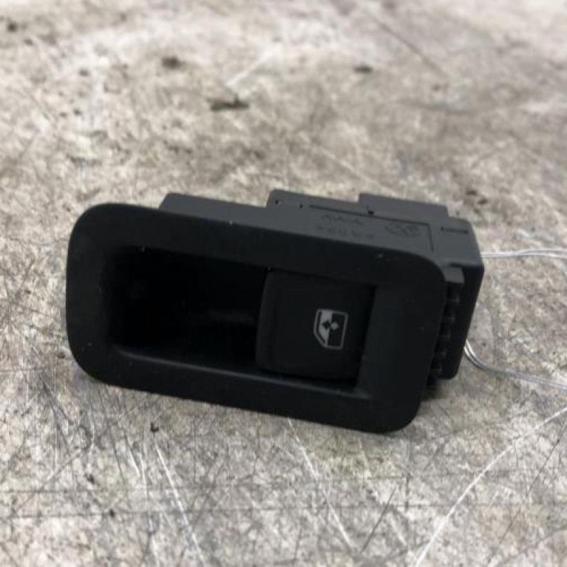 Interrupteur de leve vitre avant droit VOLKSWAGEN GOLF 7