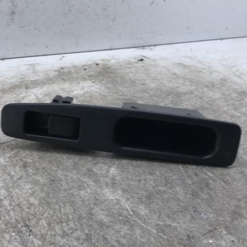 Interrupteur de leve vitre arriere gauche NISSAN QASHQAI 1