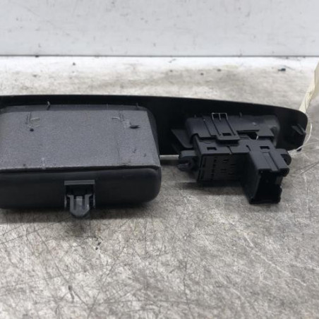 Interrupteur de leve vitre arriere gauche NISSAN QASHQAI 1