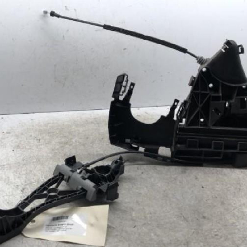 Serrure avant droit VOLVO V 50 Serrure avant droit VOLVO V 50